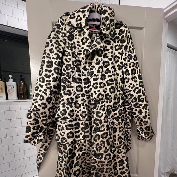Alice and Olivia leopard cheetah coat